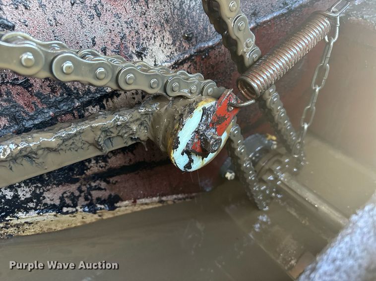 image for item DE2152 2001 International 4900 feed mixer truck