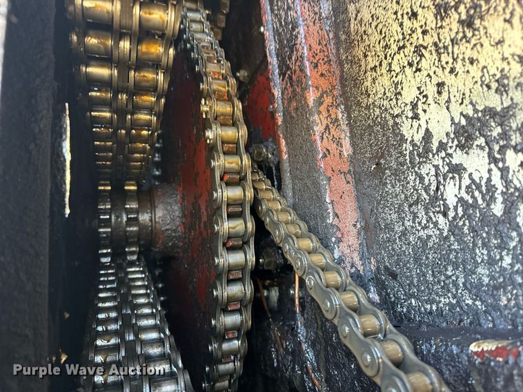 image for item DE2152 2001 International 4900 feed mixer truck