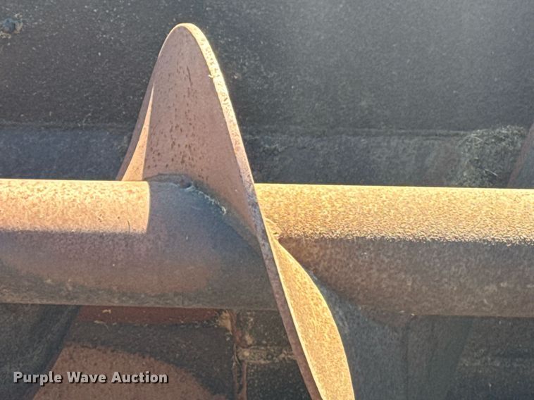 image for item DE2152 2001 International 4900 feed mixer truck