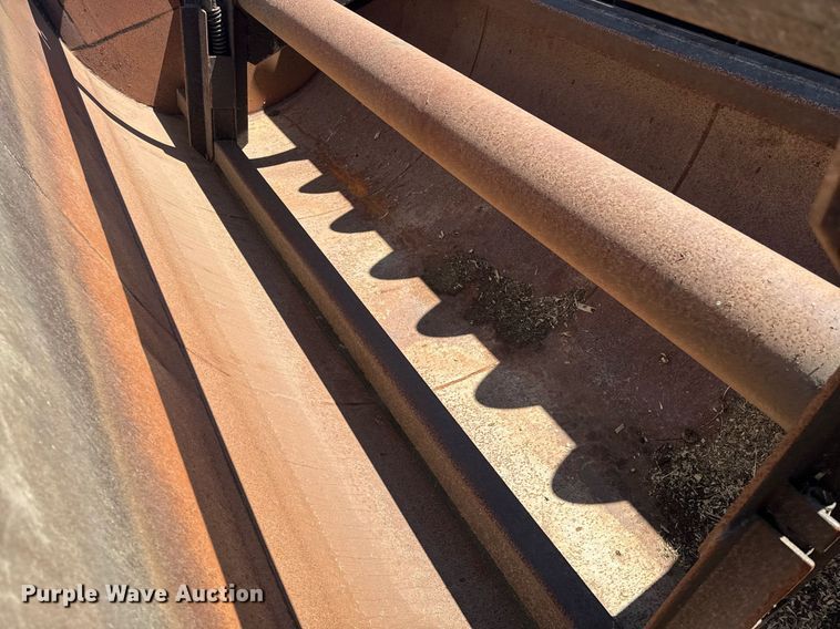 image for item DE2152 2001 International 4900 feed mixer truck