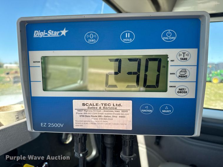 image for item DE2152 2001 International 4900 feed mixer truck