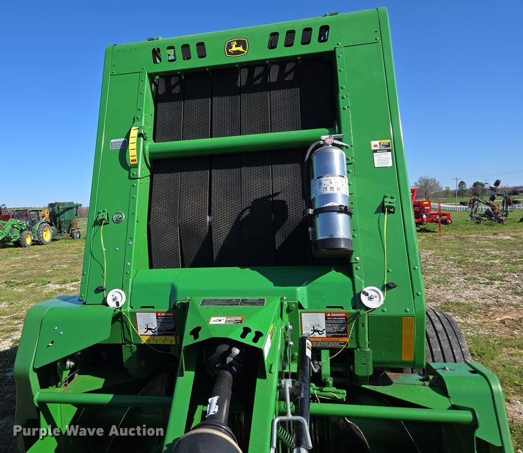 image for item DE2153 2018 John Deere 460M Mega Wide HC2 round baler
