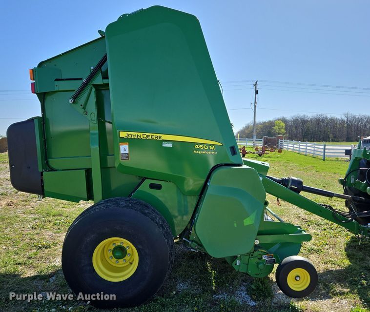 image for item DE2153 2018 John Deere 460M Mega Wide HC2 round baler