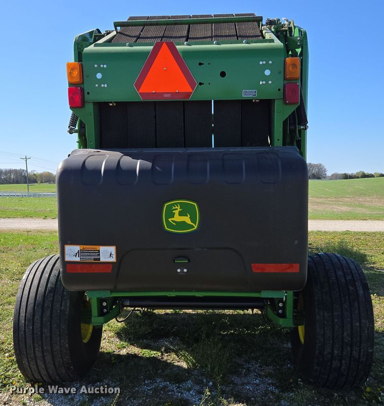 image for item DE2153 2018 John Deere 460M Mega Wide HC2 round baler