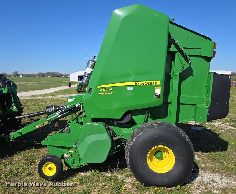 image for item DE2153 2018 John Deere 460M Mega Wide HC2 round baler