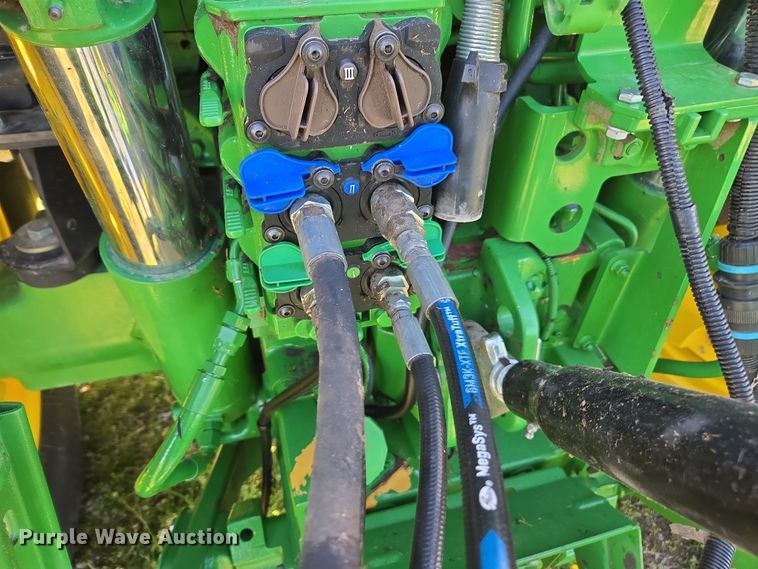 image for item DE2153 2018 John Deere 460M Mega Wide HC2 round baler