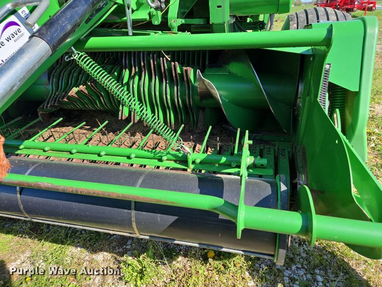 image for item DE2153 2018 John Deere 460M Mega Wide HC2 round baler