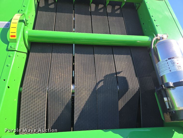 image for item DE2153 2018 John Deere 460M Mega Wide HC2 round baler