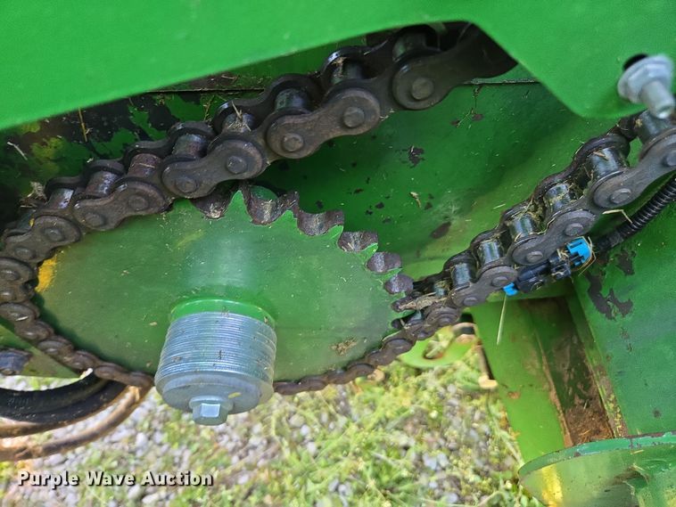 image for item DE2153 2018 John Deere 460M Mega Wide HC2 round baler