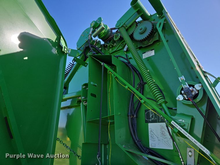 image for item DE2153 2018 John Deere 460M Mega Wide HC2 round baler