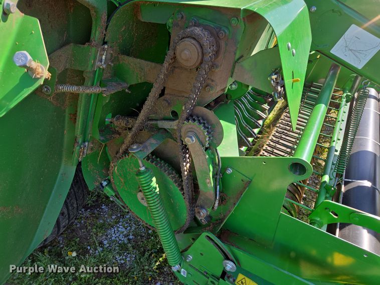 image for item DE2153 2018 John Deere 460M Mega Wide HC2 round baler