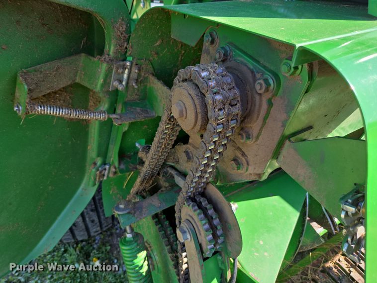 image for item DE2153 2018 John Deere 460M Mega Wide HC2 round baler