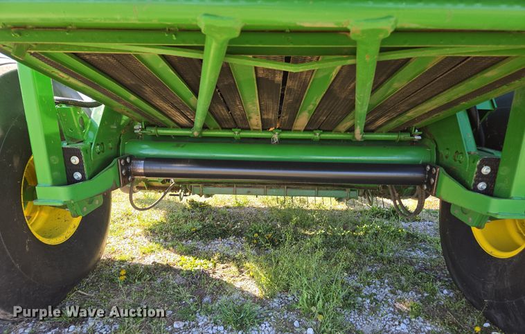 image for item DE2153 2018 John Deere 460M Mega Wide HC2 round baler