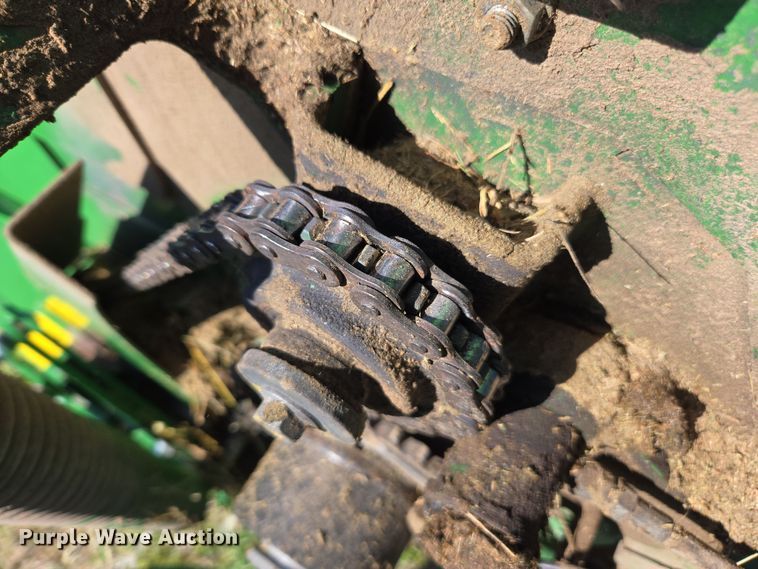 image for item DE2153 2018 John Deere 460M Mega Wide HC2 round baler