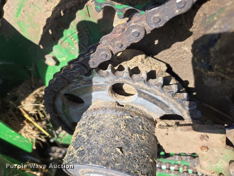 image for item DE2153 2018 John Deere 460M Mega Wide HC2 round baler