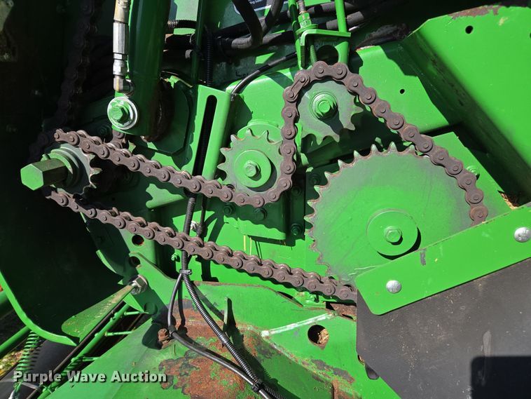 image for item DE2153 2018 John Deere 460M Mega Wide HC2 round baler