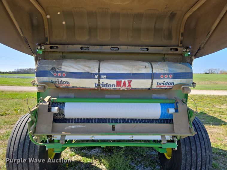 image for item DE2153 2018 John Deere 460M Mega Wide HC2 round baler