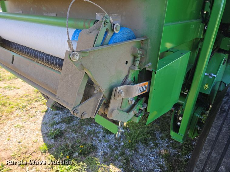 image for item DE2153 2018 John Deere 460M Mega Wide HC2 round baler