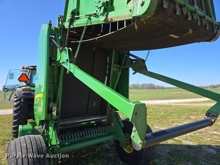 image for item DE2153 2018 John Deere 460M Mega Wide HC2 round baler