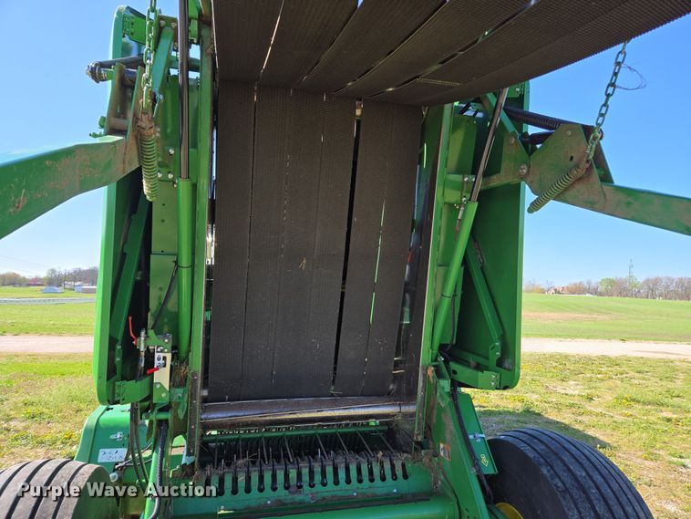 image for item DE2153 2018 John Deere 460M Mega Wide HC2 round baler