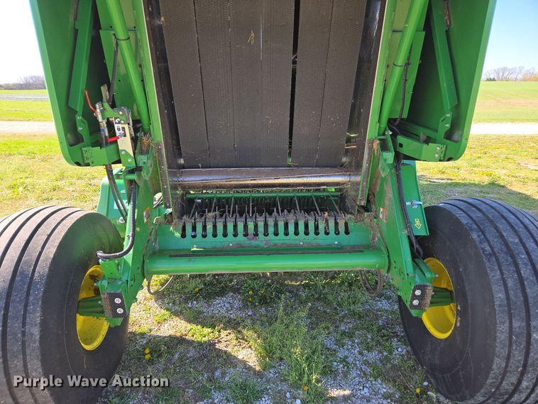 image for item DE2153 2018 John Deere 460M Mega Wide HC2 round baler