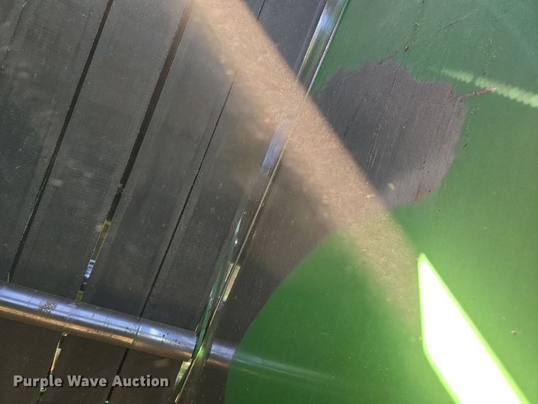 image for item DE2153 2018 John Deere 460M Mega Wide HC2 round baler