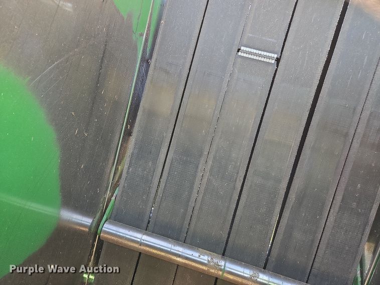 image for item DE2153 2018 John Deere 460M Mega Wide HC2 round baler