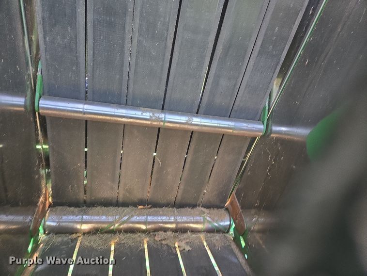 image for item DE2153 2018 John Deere 460M Mega Wide HC2 round baler