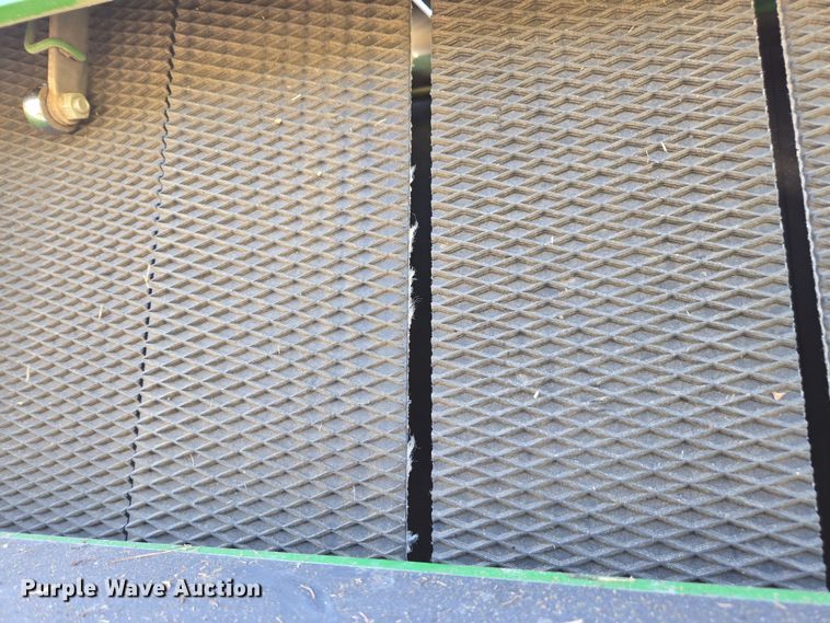 image for item DE2153 2018 John Deere 460M Mega Wide HC2 round baler