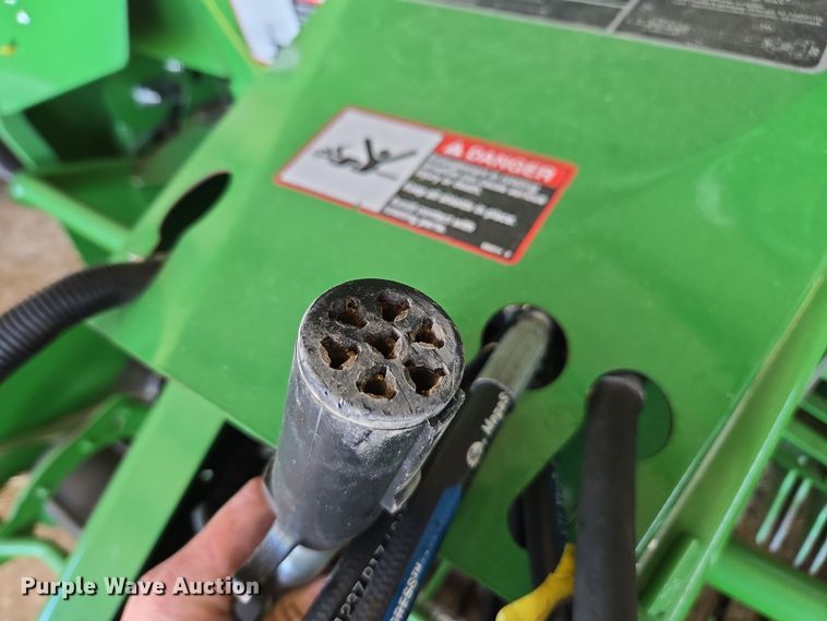 image for item DE2153 2018 John Deere 460M Mega Wide HC2 round baler