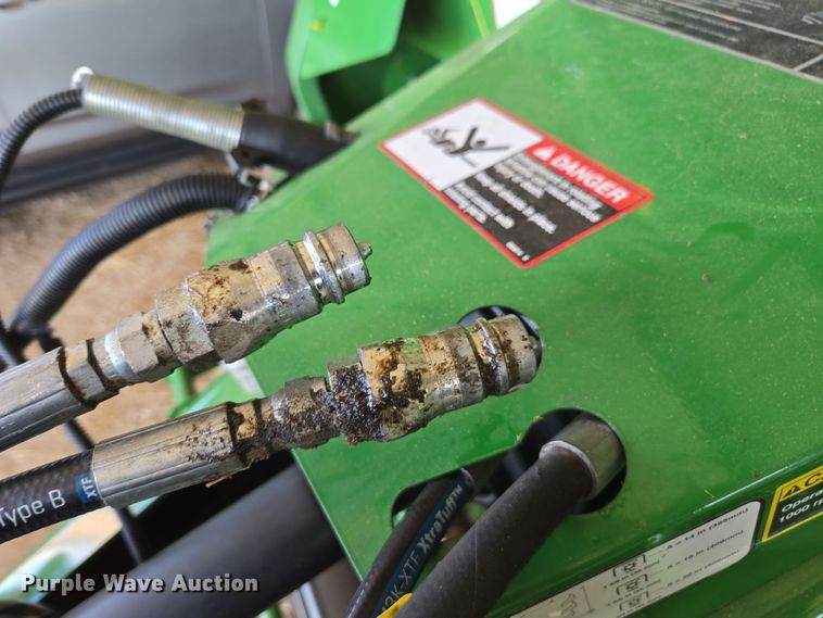 image for item DE2153 2018 John Deere 460M Mega Wide HC2 round baler