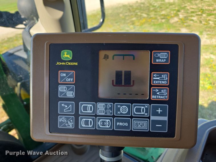 image for item DE2153 2018 John Deere 460M Mega Wide HC2 round baler