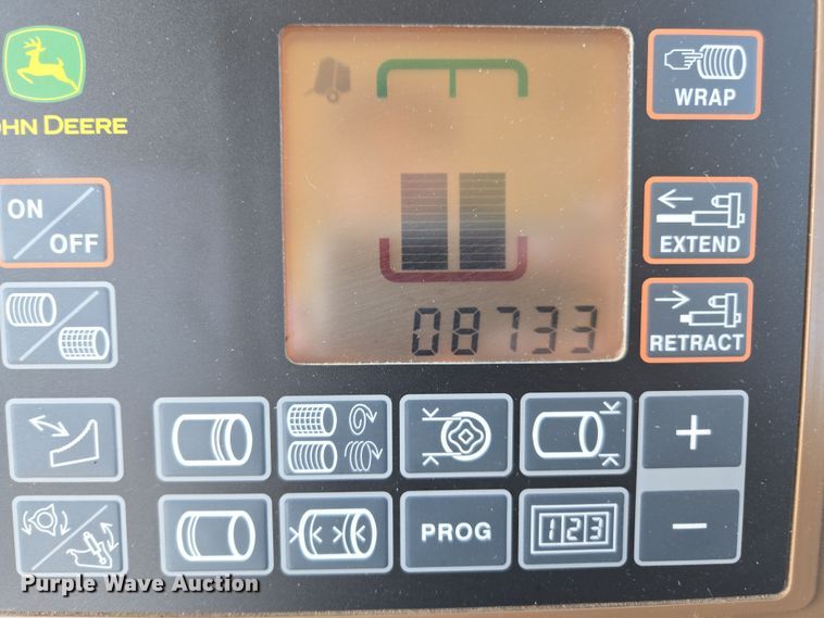 image for item DE2153 2018 John Deere 460M Mega Wide HC2 round baler