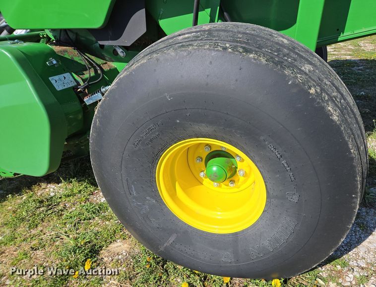 image for item DE2153 2018 John Deere 460M Mega Wide HC2 round baler