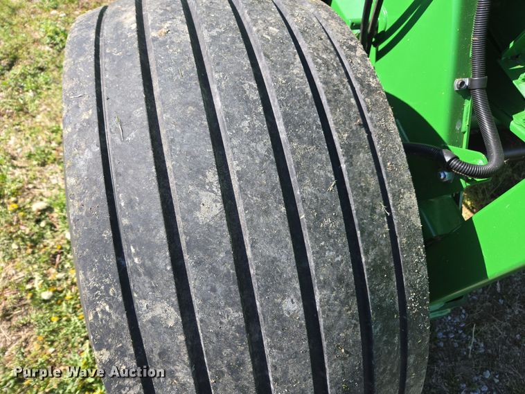 image for item DE2153 2018 John Deere 460M Mega Wide HC2 round baler