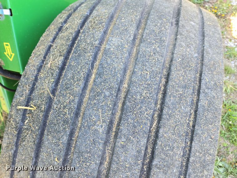 image for item DE2153 2018 John Deere 460M Mega Wide HC2 round baler