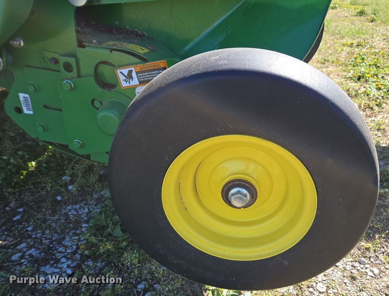 image for item DE2153 2018 John Deere 460M Mega Wide HC2 round baler