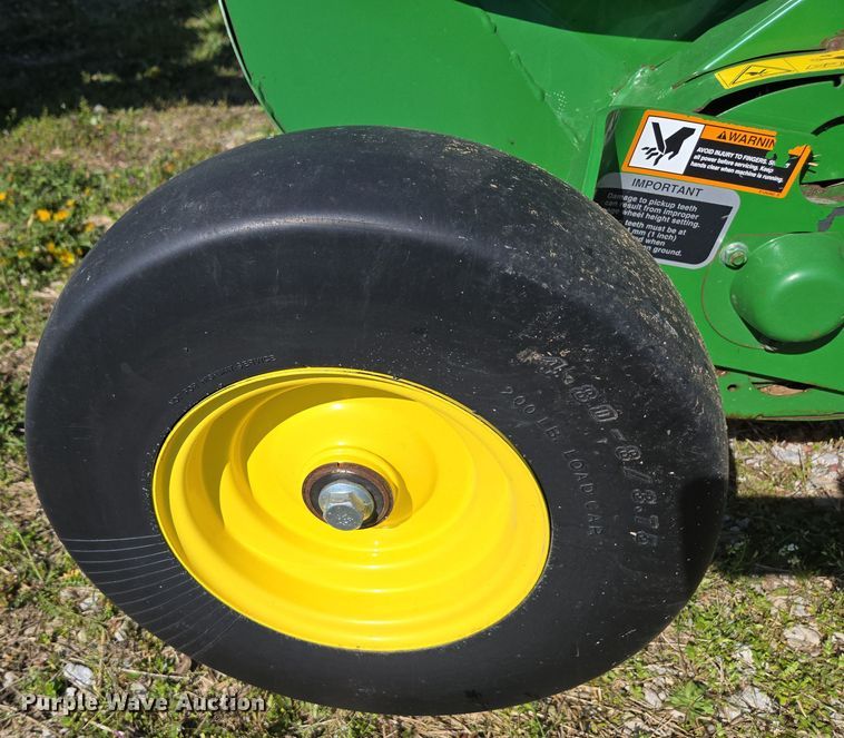 image for item DE2153 2018 John Deere 460M Mega Wide HC2 round baler