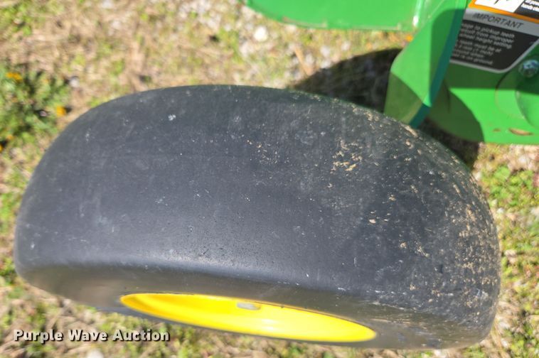 image for item DE2153 2018 John Deere 460M Mega Wide HC2 round baler