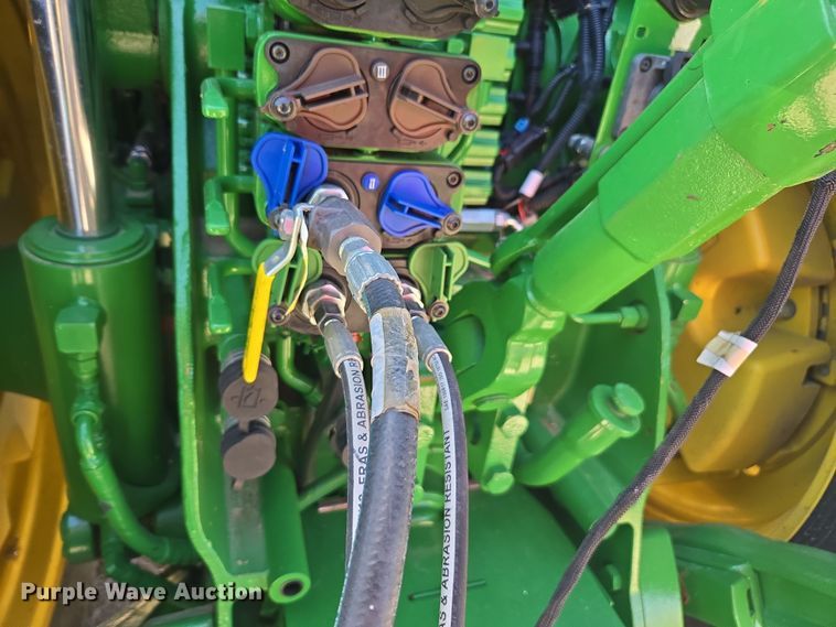 image for item DE2153 2018 John Deere 460M Mega Wide HC2 round baler