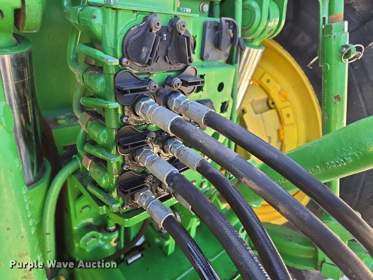 image for item DE2153 2018 John Deere 460M Mega Wide HC2 round baler