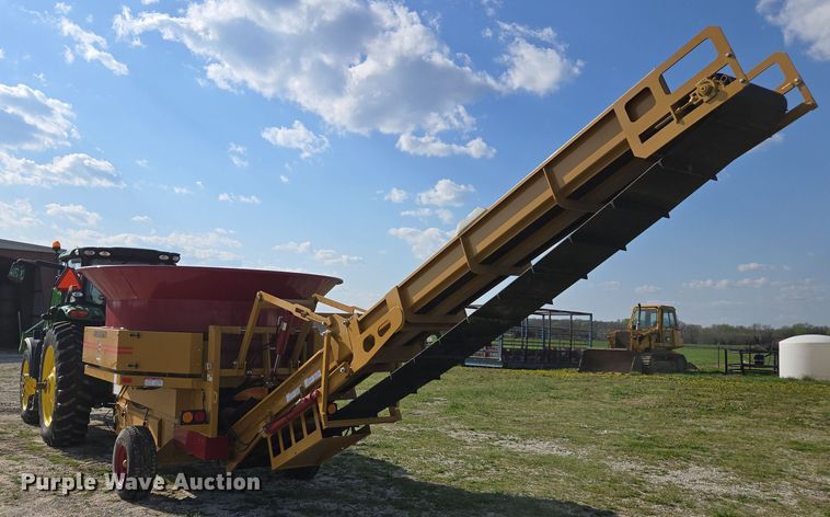 image for item DE2158 2021 Haybuster 1000 tub grinder