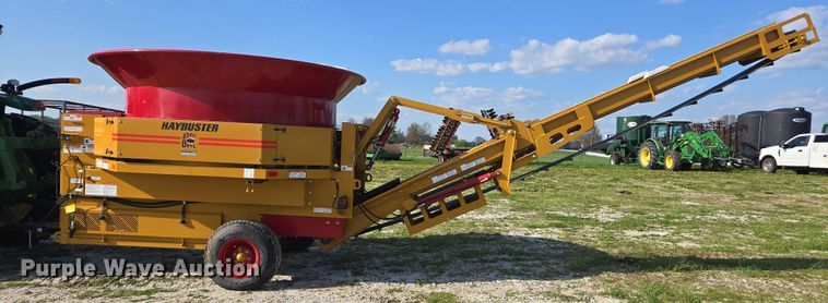 image for item DE2158 2021 Haybuster 1000 tub grinder