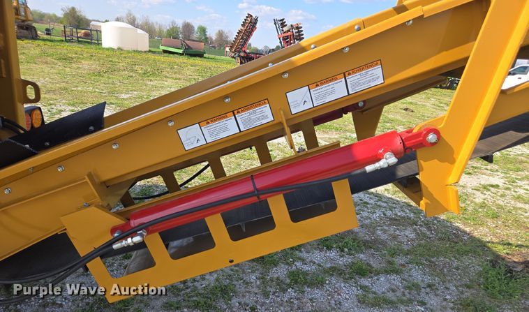 image for item DE2158 2021 Haybuster 1000 tub grinder