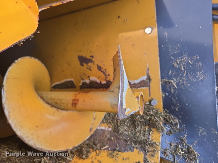 image for item DE2158 2021 Haybuster 1000 tub grinder
