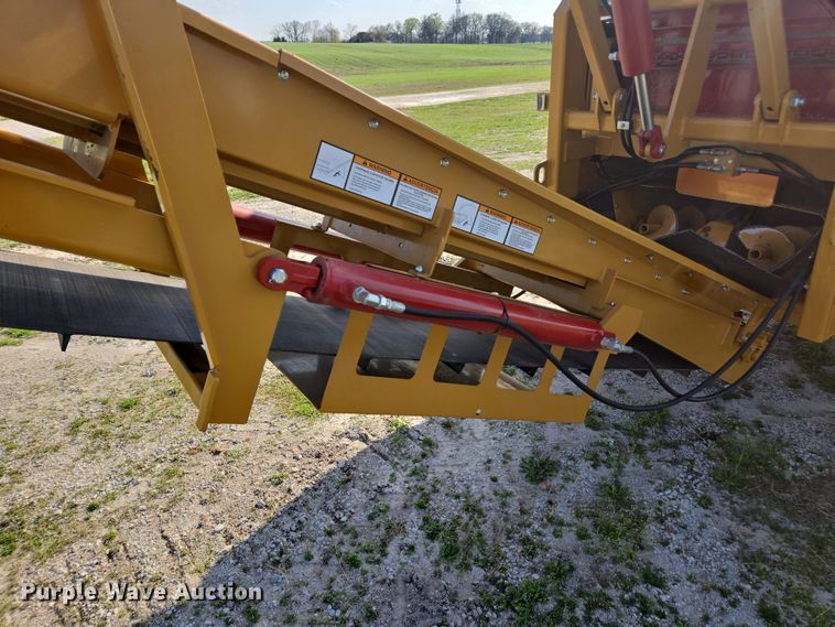 image for item DE2158 2021 Haybuster 1000 tub grinder