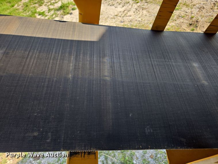 image for item DE2158 2021 Haybuster 1000 tub grinder