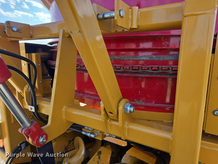 image for item DE2158 2021 Haybuster 1000 tub grinder