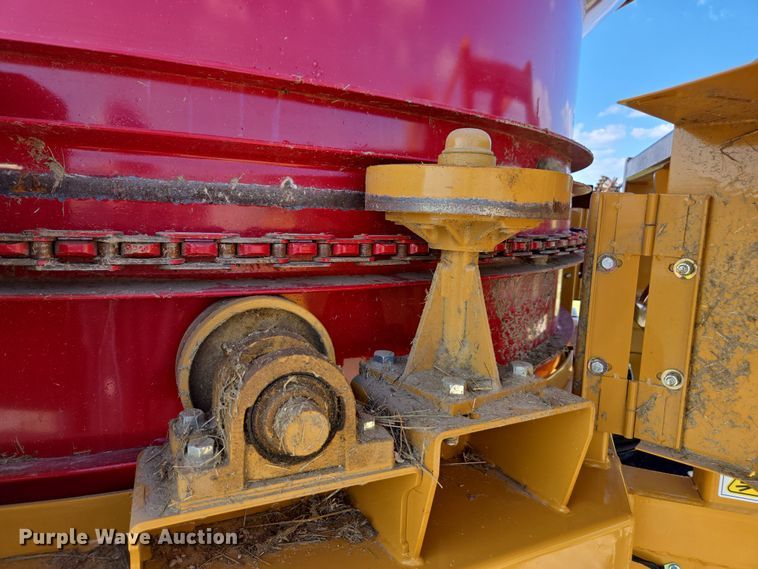 image for item DE2158 2021 Haybuster 1000 tub grinder