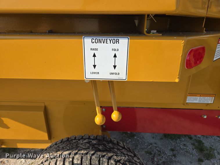 image for item DE2158 2021 Haybuster 1000 tub grinder